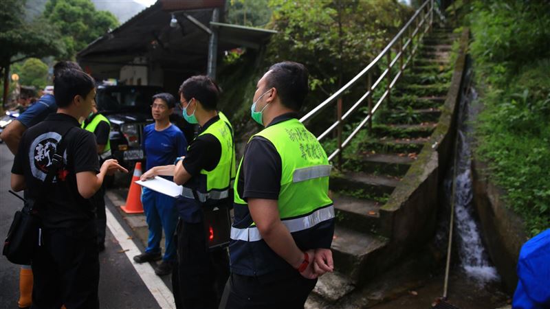 登山客攀巴福越嶺古道5人遭虎頭蜂螫