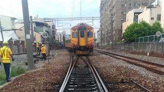 台鐵自強號出軌　經連夜搶修恢復行車