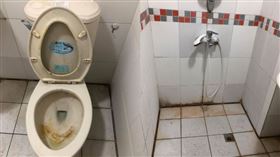 馬桶,浴室,退租,清潔費,500元。(圖/翻攝自爆怨公社)
