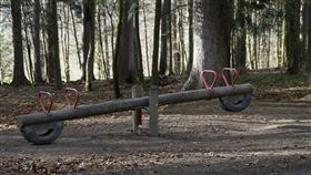 翹翹板。(圖/Pixabay)