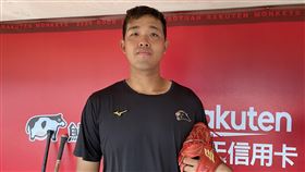 統一獅方建德7/11一軍登板初先發中華職棒統一獅隊11日將推出方建德擔任先發投手，生涯首度在一軍先發的方建德10日受訪表示，希望盡量將投球局數拉長，「教練也跟我說盡力去投。」中央社記者楊啟芳攝　109年7月10日