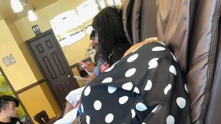 按摩院驚見「無頭女客」　網一看嚇傻