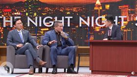 黃國昌，博恩（圖／翻攝自薩泰爾娛樂臉書）