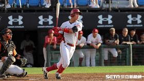 ▲樂天桃猿一壘手梁家榮敲出3分砲。（圖／記者劉彥池攝影）