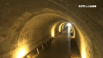 星空隧道滿塗鴉　旗津觀光客回籠傻眼