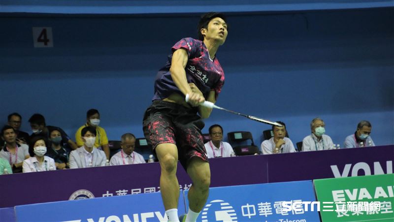 羽球／周天成苦戰3局勝　助合庫扳平
