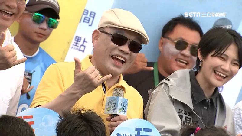 蘇貞昌視察臉超白　網友笑：色號要挑