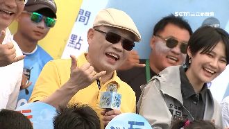 蘇貞昌視察臉超白　網友笑：色號要挑