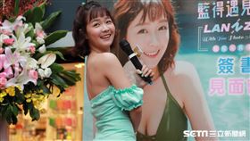 ▲樂天女孩籃籃寫真書簽書會。（圖／記者劉彥池攝影）