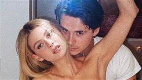 布魯克林向妮可拉佩茲求婚成功。（圖／翻攝自Instagram）