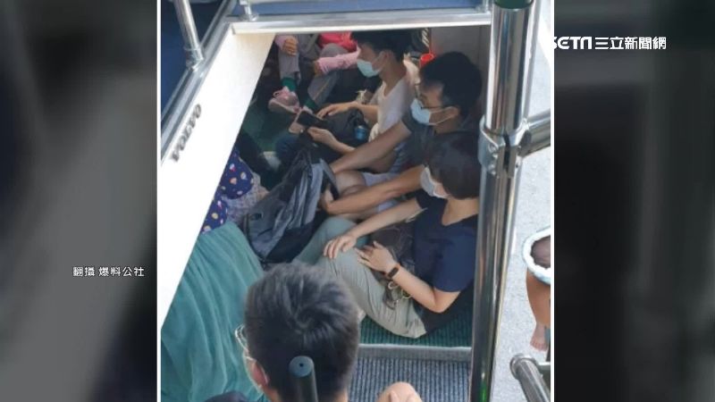 台東瘋看熱氣球　公車超載客擠行李區