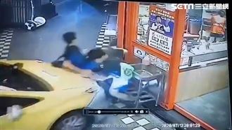 小黃運將感冒恍神　衝騎樓撞傷2少年