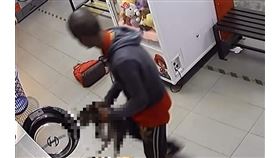 平頭男子將3隻貓塞入洗衣機溺死。（圖／翻攝自animalmalaysia臉書粉絲專頁）