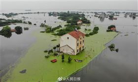 中國長江中下游慘況
圖翻攝自人民日報
https://weibo.com/2803301701/JaTOo8JBp?refer_flag=1001030103_