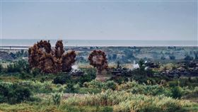 國軍漢光36號演習13日至17日執行三軍聯合防衛作戰實兵操演。圖為9日三軍聯合反登陸作戰實彈操演。（圖取自facebook.com/MilitarySpokesman）