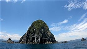 東北方望基隆嶼　照片加工描繪後如前肢下蹲巨象基隆市政府產業發展處海洋及農漁發展科長蔡馥嚀將基隆嶼某個角度的照片加工描繪後，宛如一隻前肢蹲下的巨象，頗具威嚴。（蔡馥嚀提供）中央社記者王朝鈺傳真　109年7月12日