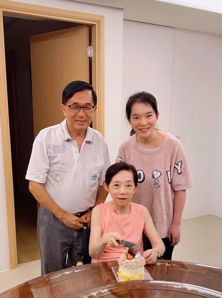 陳水扁自爆過去曾誤把洗衣粉拿去泡牛奶，女兒陳幸妤差點喝下肚。（圖／翻攝臉書）