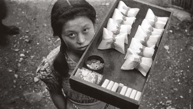 老照片故事／90年前檳榔西施美照曝