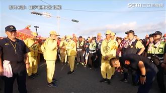 警察鞠躬55下…白沙屯媽轉向派出所