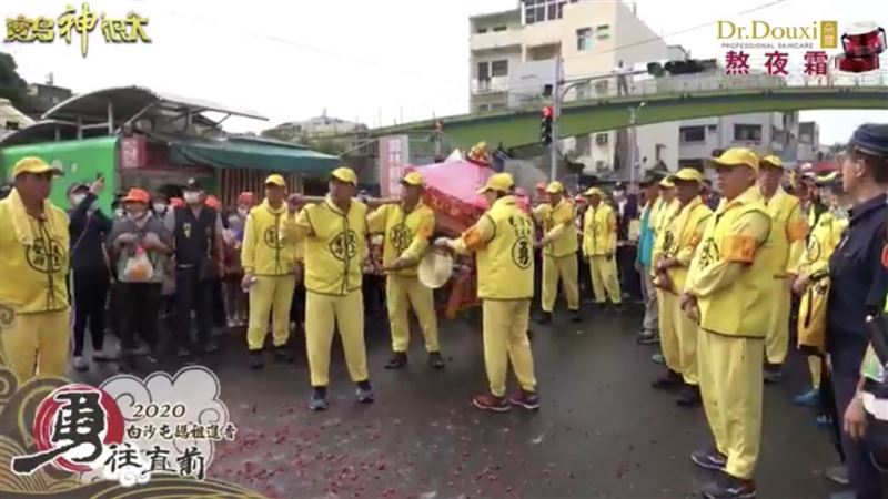 白沙屯媽祖遶境賜福　朵璽補肌膚元氣