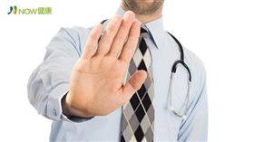 名家專用／NOW健康／鄭愛蓮呼籲，皮膚病治療的過程中，成效一半來自醫師的專業，另一半取決於病患的配合度，是皮膚病症能否盡速復原的關鍵。(勿用)