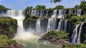 因武漢肺炎已關閉超過3個月的阿根廷伊瓜蘇國家公園11日重新開放，初期僅週末每日開放200個名額給當地居民入園參觀。（圖／翻攝自facebook.com/iguazuparquenacional）
