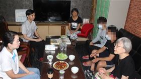 頂新和德基金會副執行長蕭巧怡(左)與CCSA秘書長洪錦芳(右)2。（圖／頂新和德基金會提供）