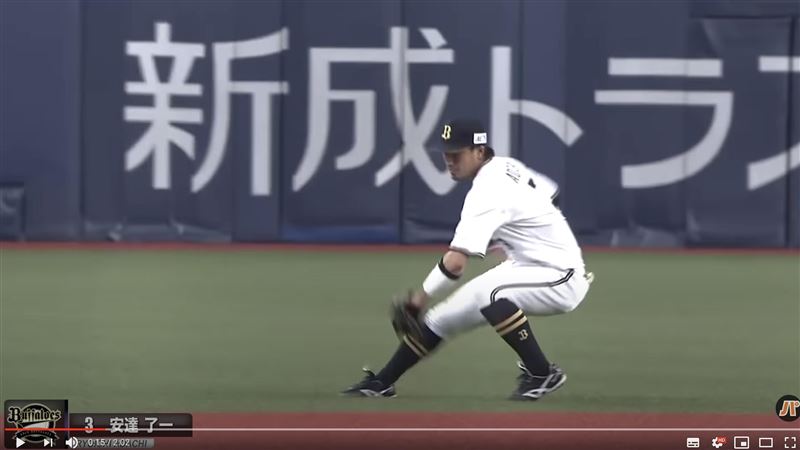 日職／攻守美技3連發　安達了一太猛
