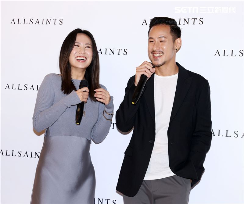 世界咖啡沖煮冠軍王策攜手才女歌手孫盛希穿搭時尚品味。（者邱榮吉/攝影）