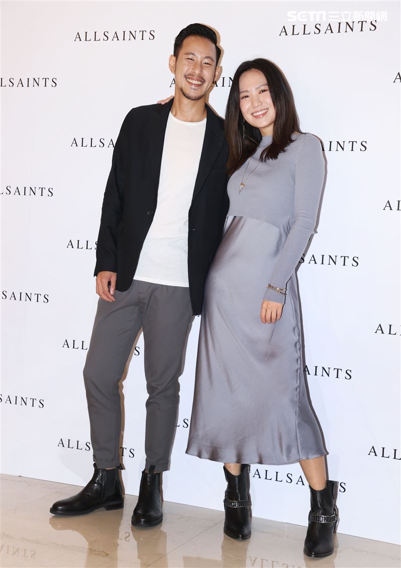 世界咖啡沖煮冠軍王策攜手才女歌手孫盛希穿搭時尚品味。（者邱榮吉/攝影）