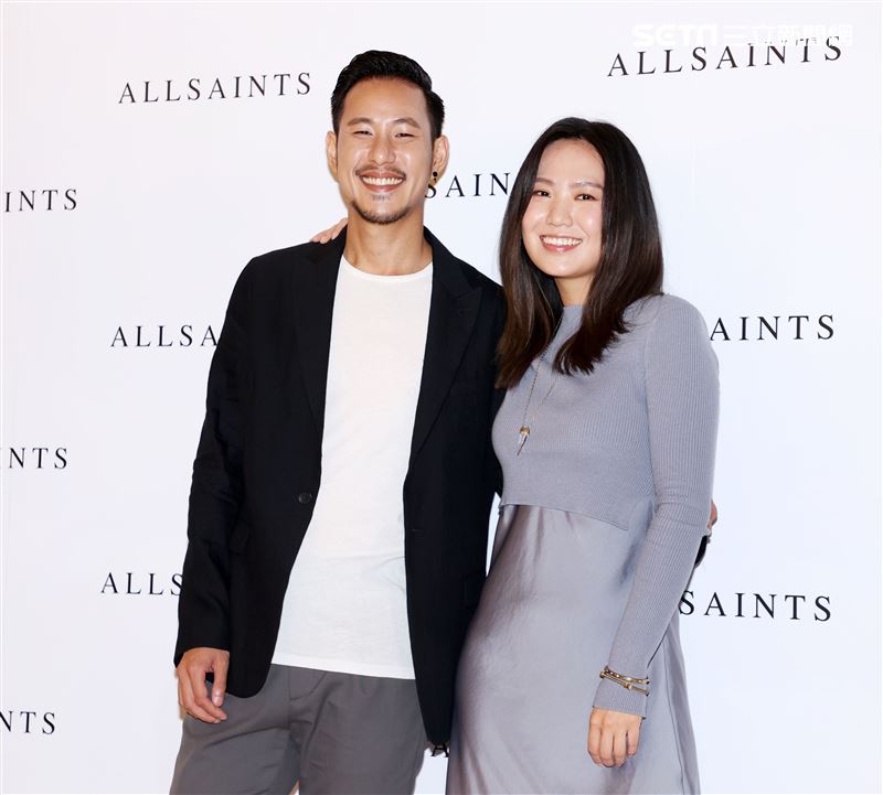 世界咖啡沖煮冠軍王策攜手才女歌手孫盛希穿搭時尚品味。（者邱榮吉/攝影）