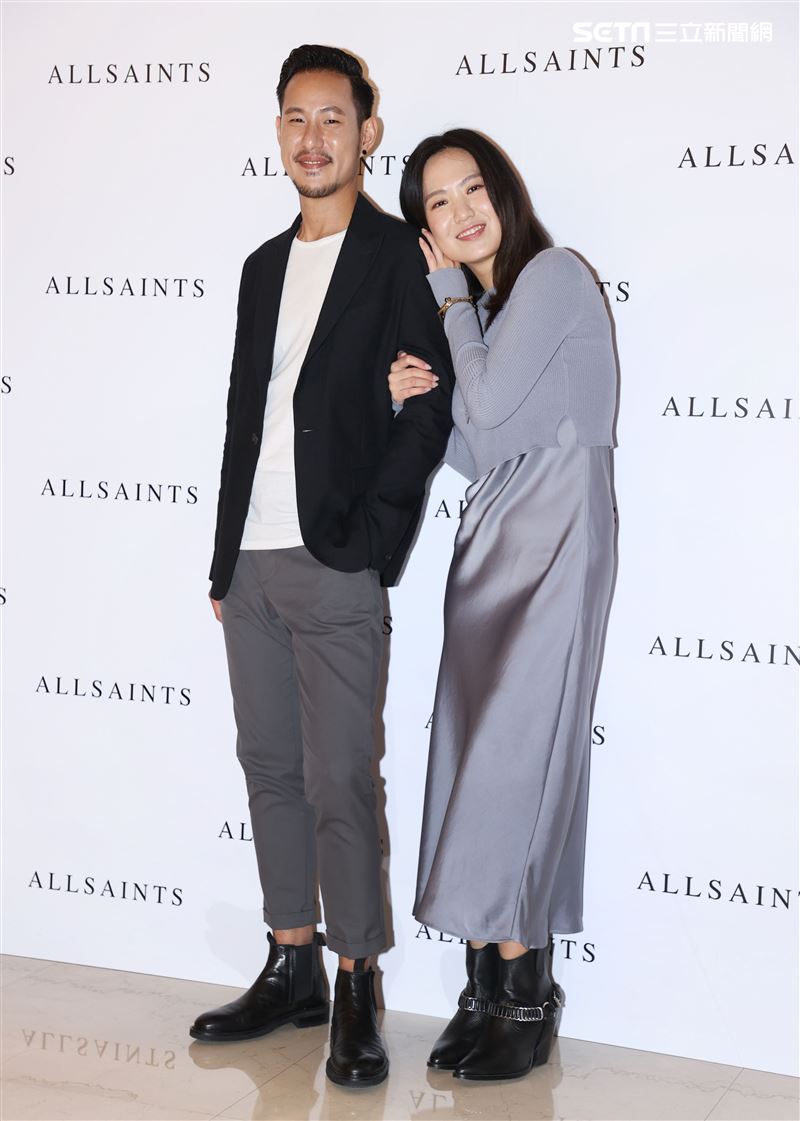 世界咖啡沖煮冠軍王策攜手才女歌手孫盛希穿搭時尚品味。（者邱榮吉/攝影）