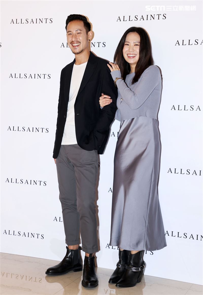 世界咖啡沖煮冠軍王策攜手才女歌手孫盛希穿搭時尚品味。（者邱榮吉/攝影）