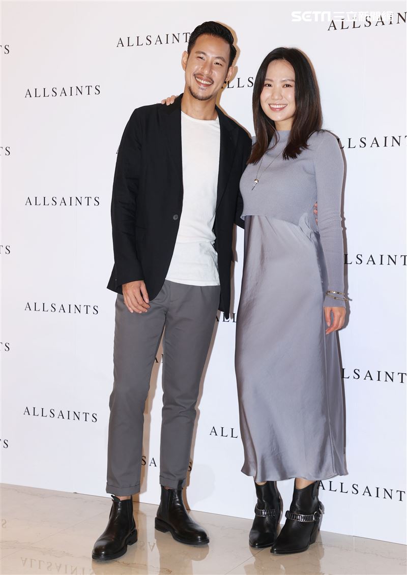 世界咖啡沖煮冠軍王策攜手才女歌手孫盛希穿搭時尚品味。（者邱榮吉/攝影）