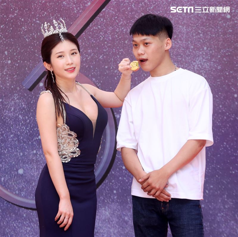 雞排妹鄭家純挺雪乳變身美艷梅杜莎。（者邱榮吉/攝影）