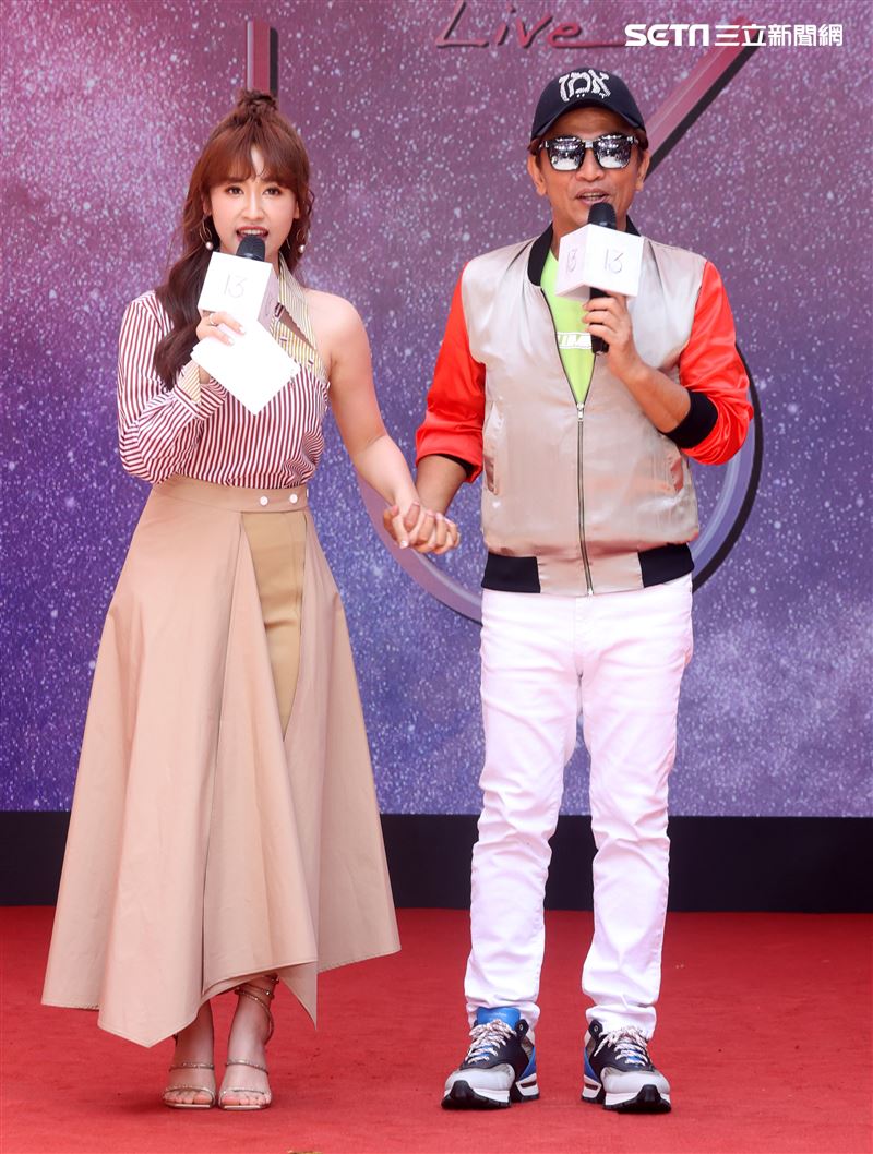 吳宗憲攜手女兒吳姍儒同台支持新直播平台。（者邱榮吉/攝影）
