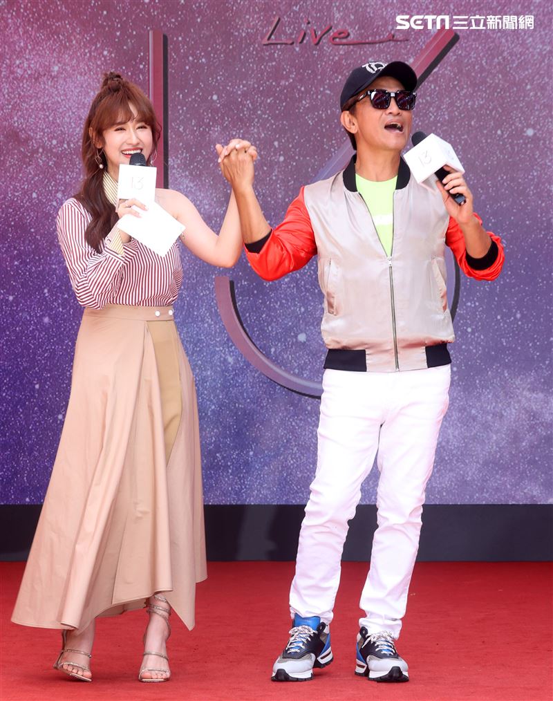 吳宗憲攜手女兒吳姍儒同台支持新直播平台。（者邱榮吉/攝影）