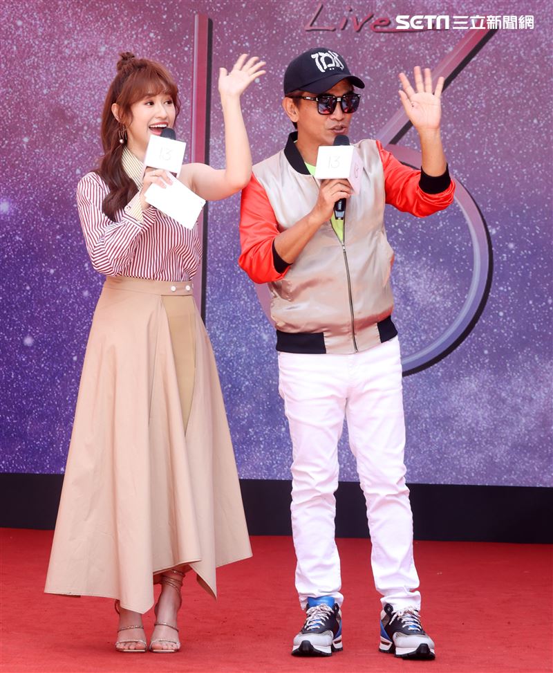 吳宗憲攜手女兒吳姍儒同台支持新直播平台。（者邱榮吉/攝影）