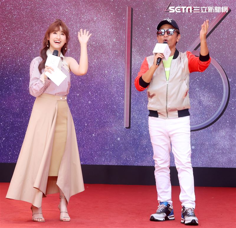 吳宗憲攜手女兒吳姍儒同台支持新直播平台。（者邱榮吉/攝影）