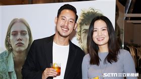 世界咖啡沖煮冠軍王策攜手才女歌手孫盛希穿搭時尚品味。（者邱榮吉/攝影）