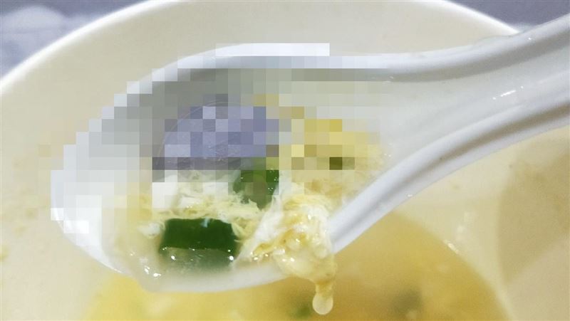 蛋花湯喝快見底驚見異物　網：賺到了