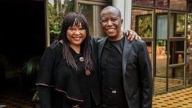 辛琪（Zindzi Mandela）,投身對抗種族隔離政策  曼德拉么女過世　（圖／翻攝自Zindzi Mandela推特）
https://twitter.com/ZindziMandela/status/1238508733581443072/photo/1