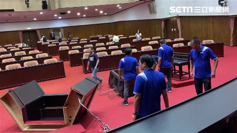 國民黨場內狂砸…民進黨冷回一句酸爆
