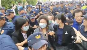 陳菊進入立法院（圖／翻攝自國民黨團臉書）