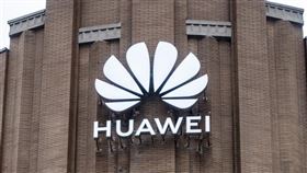 英國首相強生預計14日宣布禁止華為參與英國5G網路建設的禁令，這項重大決定將贏得華府稱許，但勢必會激怒北京。（圖／中新社提供）
