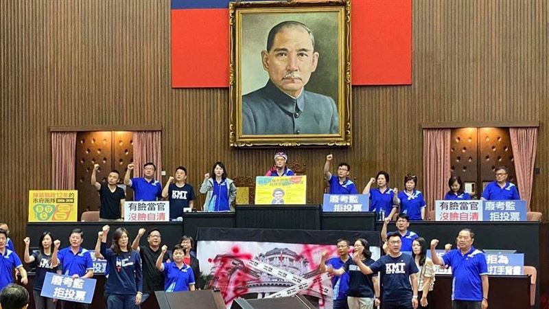 高嘉瑜酸藍：這次有冷氣準備占多久？