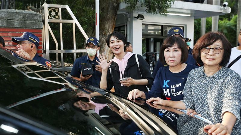 賴品妤燦笑曝陳玉珍竟喊：我的佳濱…