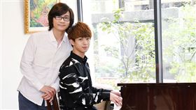 林隆璇與兒子林亭翰。（圖／青田音樂提供）
