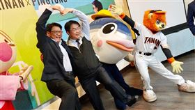 萊恩獲邀與魚頭君專程北上出席記者會。（圖／統一獅提供）