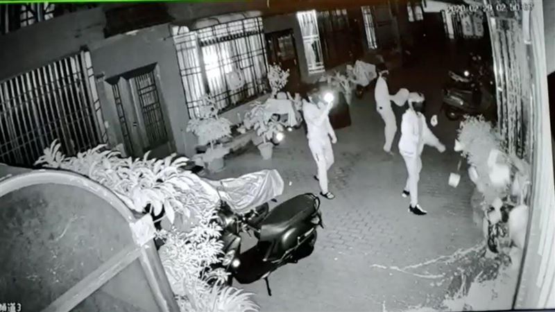 賭博網魔爪入校園！沒錢還逼全裸跳舞